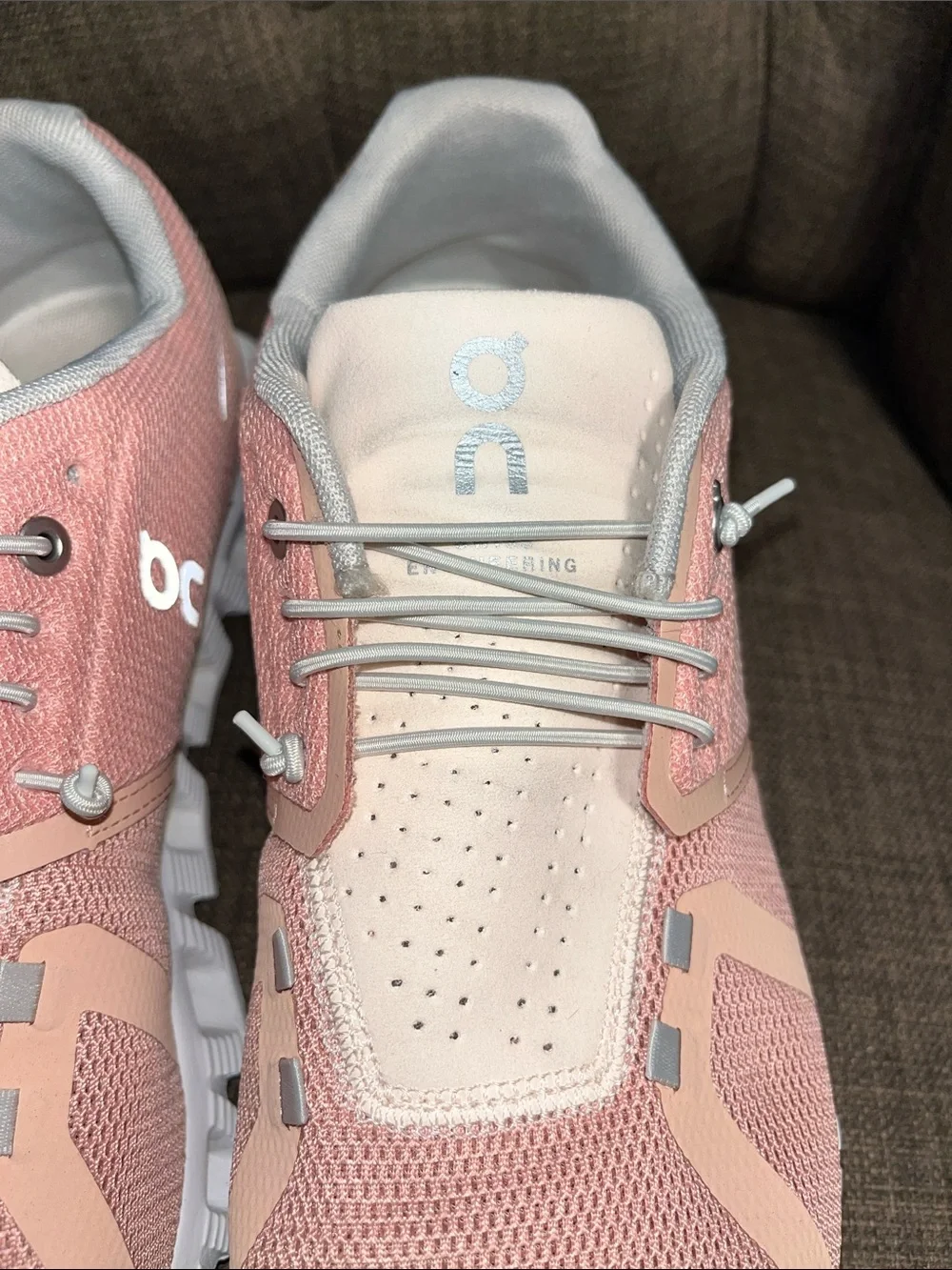 On Running Cloud 5 Women's Rose/Shell Running Sneakers size 10.5 - Picture 4 of 13